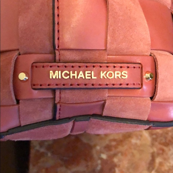 Michael Kors over the shoulder pink purse - Picture 5 of 8
